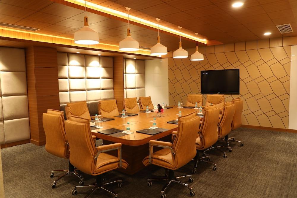 Ramada By Wyndham Jalandhar City Center Kültér fotó