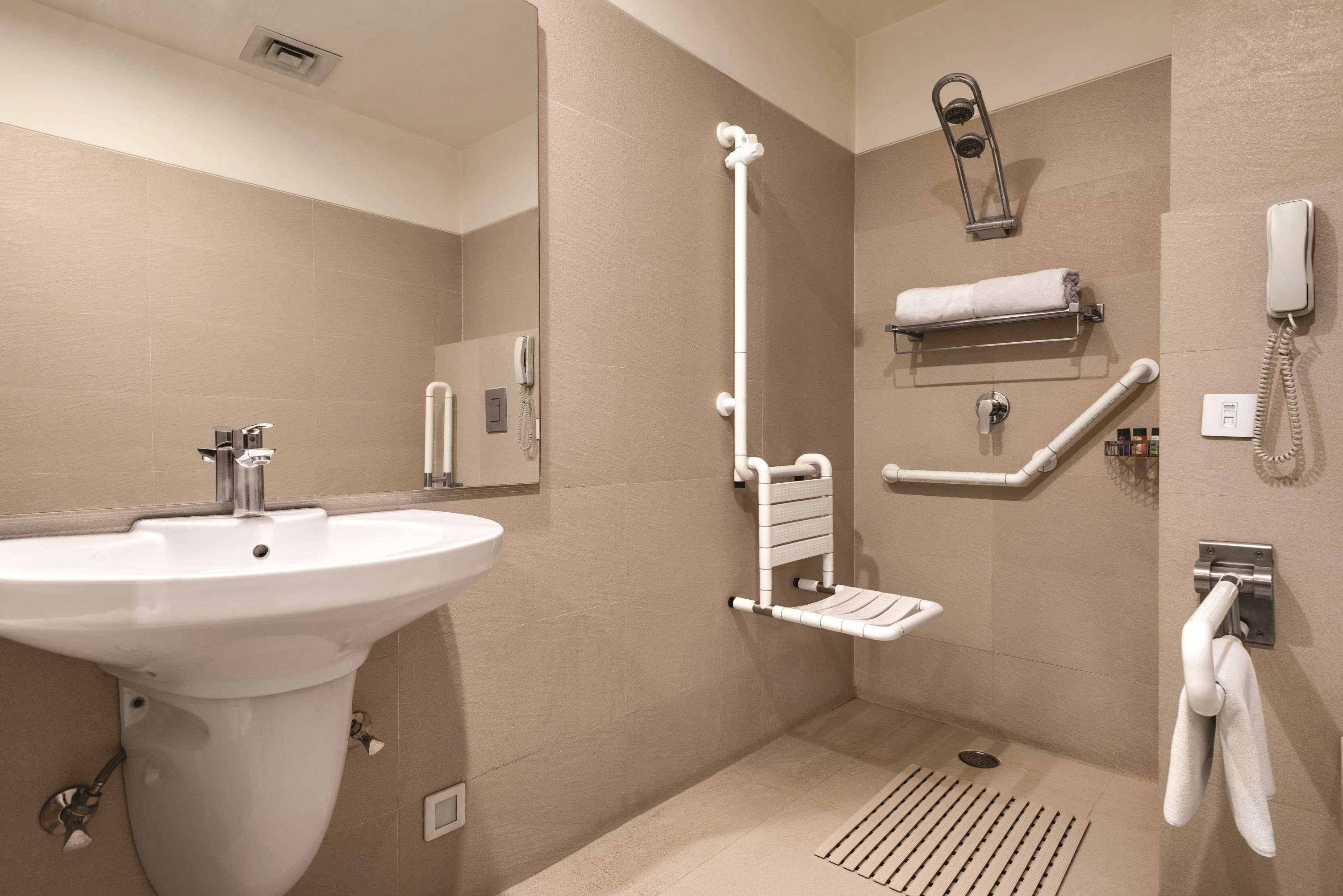 Ramada By Wyndham Jalandhar City Center Kültér fotó