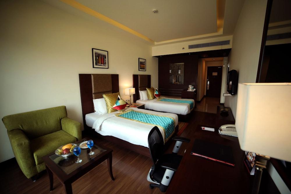 Ramada By Wyndham Jalandhar City Center Kültér fotó